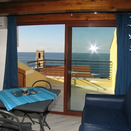 Dolce Estate شقة تْشيفالو